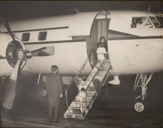 Photograph of President Kennedy and Family Boarding the "Caroline"