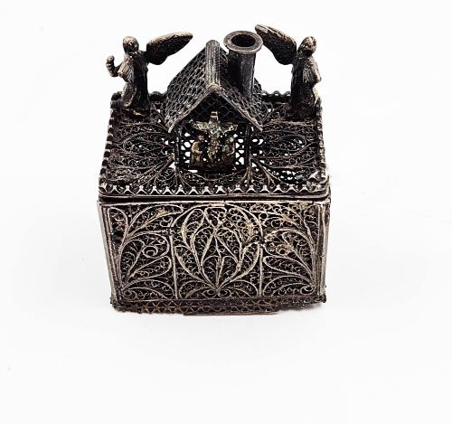 Filigree Chest